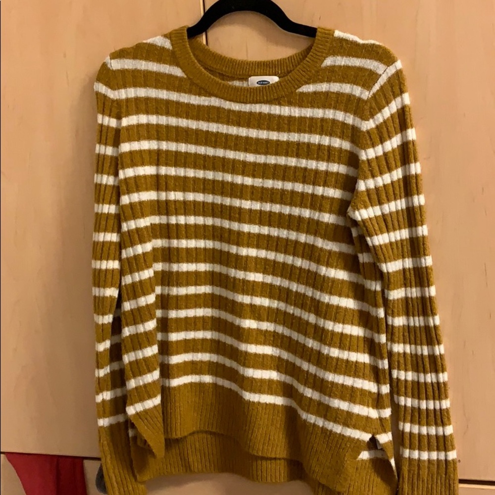 cute striped sweater worn once! perfect condition